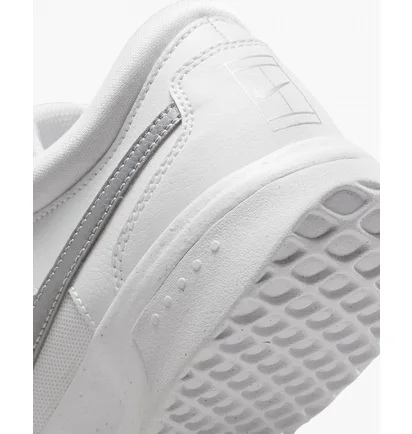 Кросівки жіночі Nike Zoom Court Lite 3 White DH1042-101