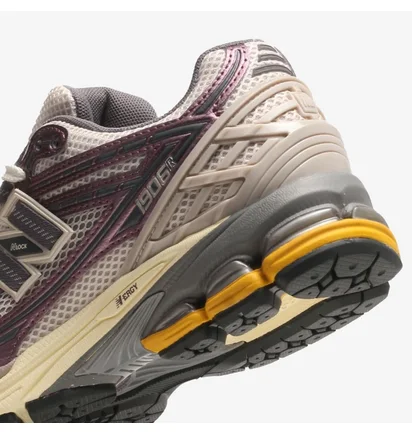 Кросівки чоловічі New Balance 1906R Licorice Beige M1906RRA