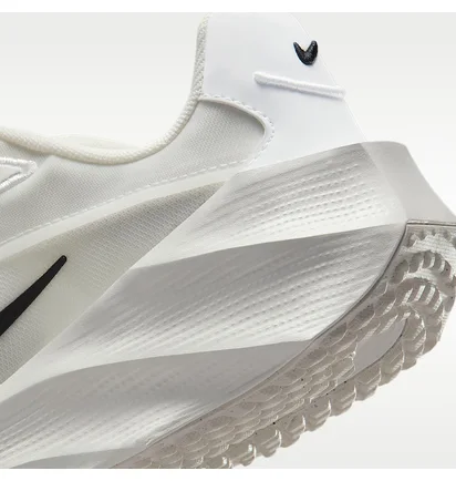 Кроссовки женские Nike Aura Edge White HQ7025-101