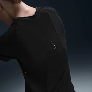 Футболка жіноча Nike Swift Dri-Fit Ss Black HM9698-010
