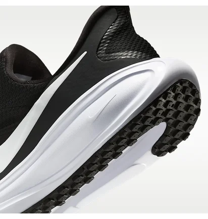 Кроссовки женские Nike WomenS Revolution 8 Easyon Black/White HQ2415-001
