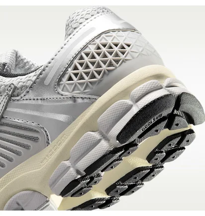 Кросівки чоловічі Nike Zoom Vomero 5 Grey Fog Grey/Metallic IM3486-002