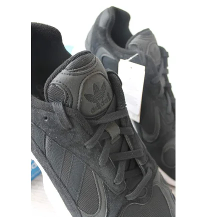 Кросівки чоловічі Adidas Yung-1 Cg7121 Black/White CG7121