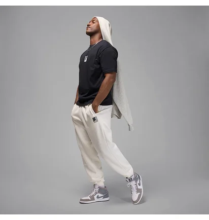 Футболка мужская Air Jordan Brooklyn Black HQ8942-010