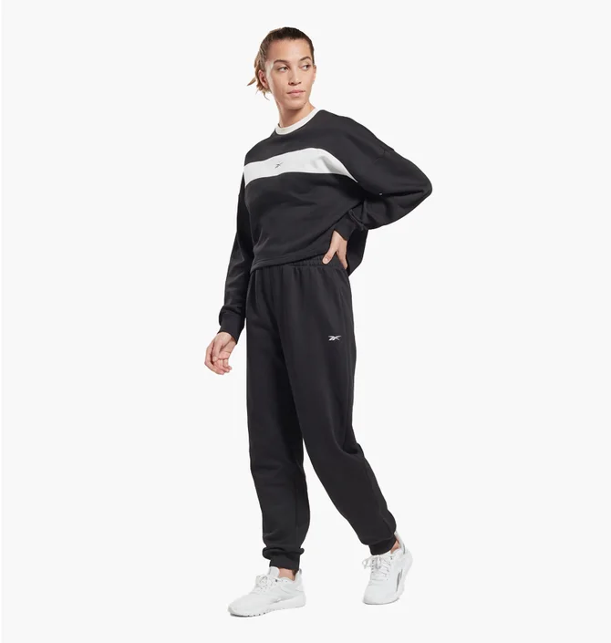 Спортивный костюм женский Reebok Identity Black Ht8054