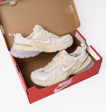 Кросівки жіночі Nike V2K Run Beige HQ1512-110