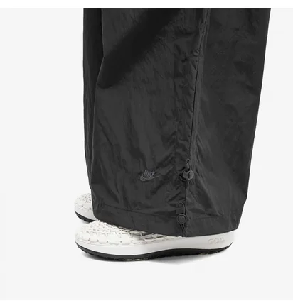 Штаны женские Nike Tech Pack Repel Pant Black FB8358-010
