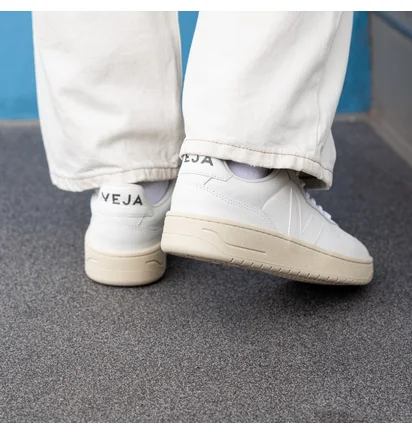 Кросівки жіночі Veja V-90 Leather Extra White VD2003380A
