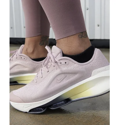 Кроссовки женские Nike Versair Workout Shoes Pink DZ3547-003