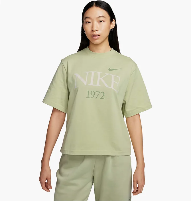 Футболка женская Nike Sportswear Classic T-Shirt Green FQ6600-371