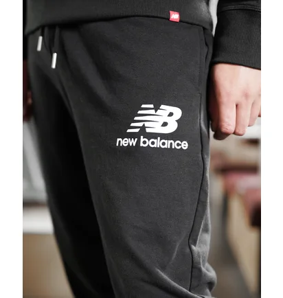 Штаны мужские New Balance Nb Ess Stacked Logo Black MP03558BK