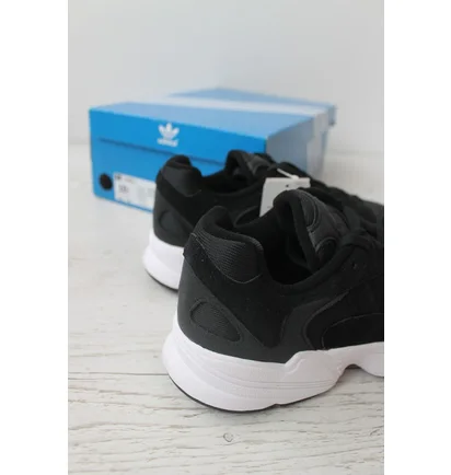 Кросівки чоловічі Adidas Yung-1 Cg7121 Black/White CG7121