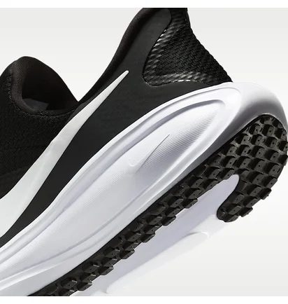 Кроссовки женские Nike WomenS Revolution 8 Easyon Black/White HQ2415-001