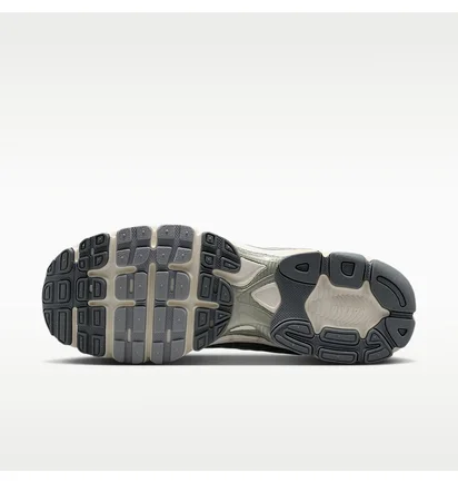 Кросівки чоловічі Nike Air Max Moto 2K Grey/White IQ7592-077