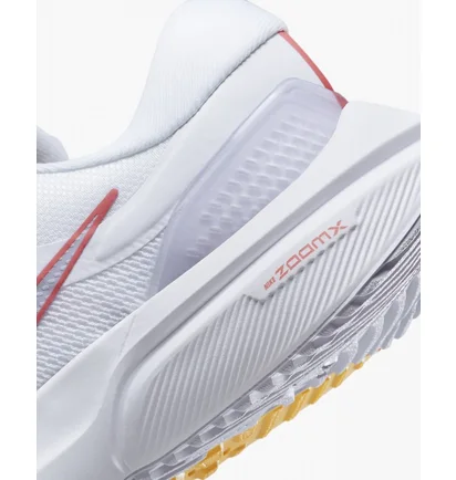 Кросівки жіночі Nike Vomero 16 White DA7698-105