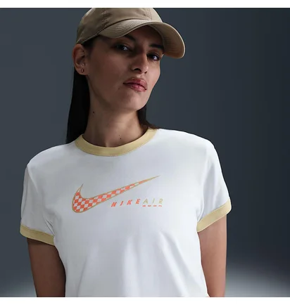 Футболка женская Nike Sportswear Club Moto Tee White HQ1707-100