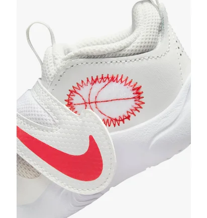 Кросівки дитячі Nike Team Hustle D 11 White DV8995-102