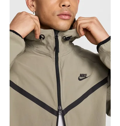 Вітровка чоловіча Nike Tech Woven Camo HM7151-320