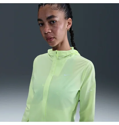Вітровка жіноча Nike Swift Green HQ0650-701
