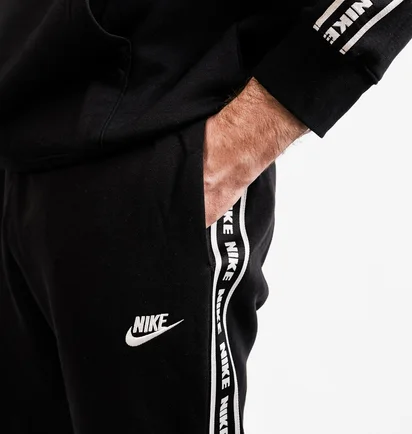 Спортивний костюм чоловічий Nike Club Fleece Graphics Hooded Track Suit Black FB7296-010