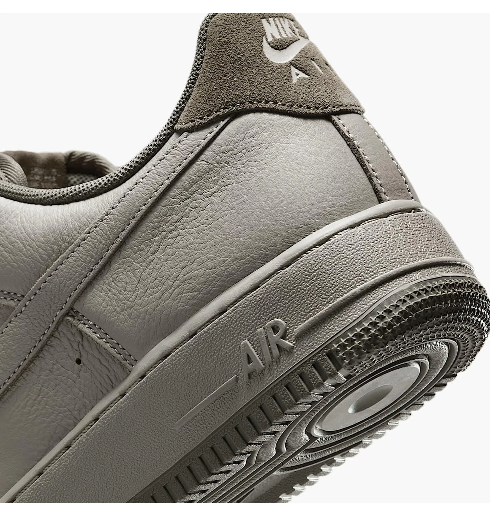 ᐉ Кросівки чоловічі Nike Air Force 1 07 Lv8 Olive HM9483-300