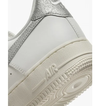 Кросівки жіночі Nike Air Force 1 07 White Dq7569-100
