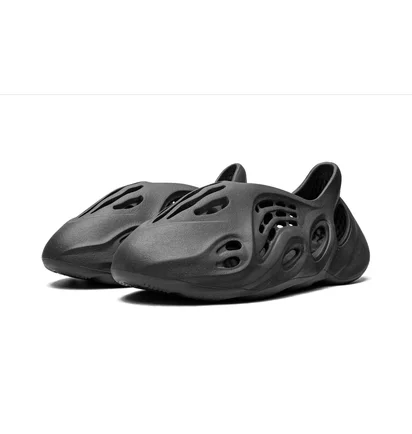 Тапочки мужские Adidas Yeezy Foam Runner Black HP8739