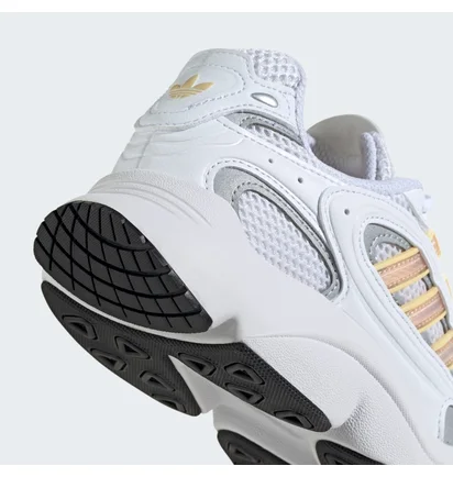 Кросівки жіночі Adidas Ozmillen Shoes White ID0572