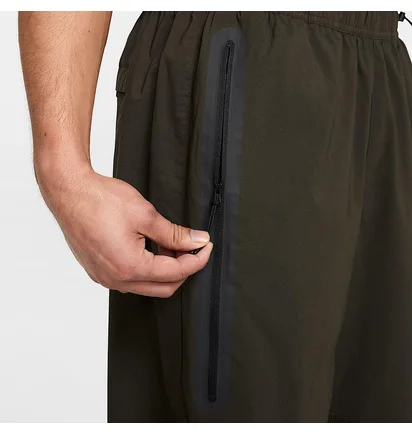 Штани чоловічі Nike Tech Woven Loose Fit Pants Olive HM7158-356