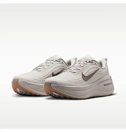 Кросівки чоловічі Nike Vomero Plus MenS Road Running Shoes Beige HV8150-005
