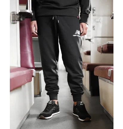 Штаны мужские New Balance Nb Ess Stacked Logo Black MP03558BK