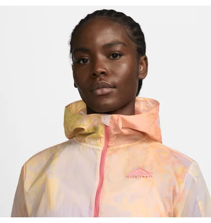 Вітровка жіноча Nike Trail Repel Jkt Peach DX1041-611