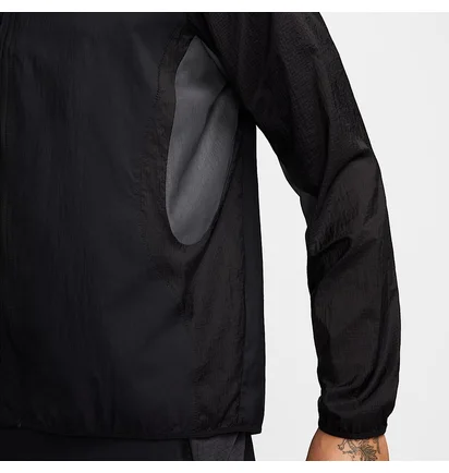 Вітровка чоловіча Nike Trail Aireez Black FN4002-010