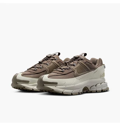 Кросівки жіночі Nike W Zoom Vomero Roam Brown/Beige HQ2181-006