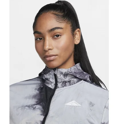 Куртка жіноча Nike Repel Grey Dx1041-011