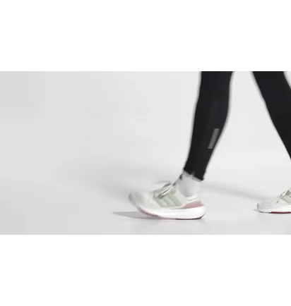 Кросівки унісекс Adidas Ultraboost Light Running Shoes White HQ6338