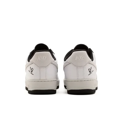 Кросівки чоловічі Nike Air Force 1 07 Lx White DA8482-100