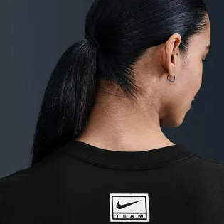 Футболка жіноча Nike Sportswear Slim Cropped T-Shirt Black HQ1709-010
