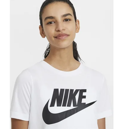 Футболка женская Nike T-Shirt Sportswear Essential White AT5464-100