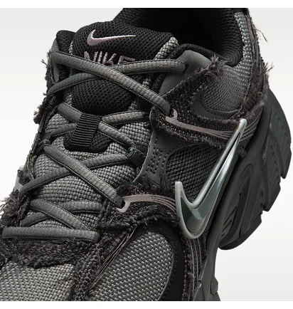 Кросівки чоловічі Nike V5 Rnr MenS Shoes Grey/Metallic IQ0613-060