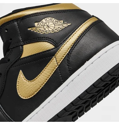 Кросівки чоловічі Air Jordan Retro 1 Mid Casual Shoes Black DQ8426-071