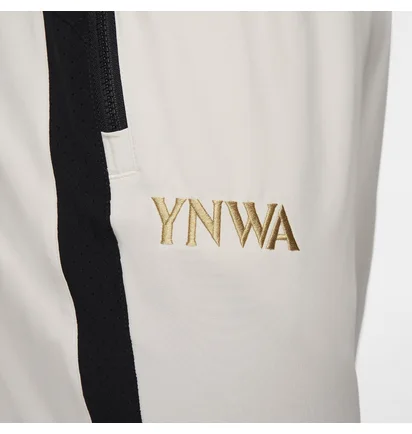 Спортивный костюм мужской Nike Dri-Fit Lebron X Liverpool Fc White FN7132-104