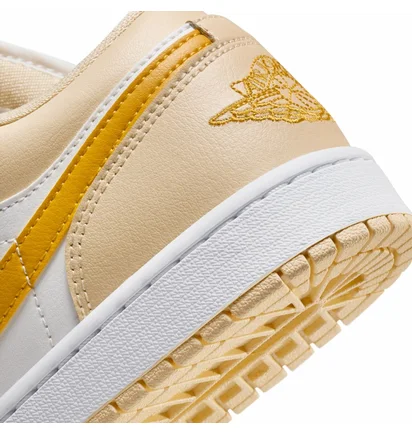 Кросівки жіночі Nike 1 Low White/Beige DC0774-170