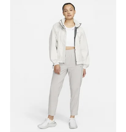 Куртка жіноча Nike Storm-Fit Swift WomenS Running Jacket White FB7492-110