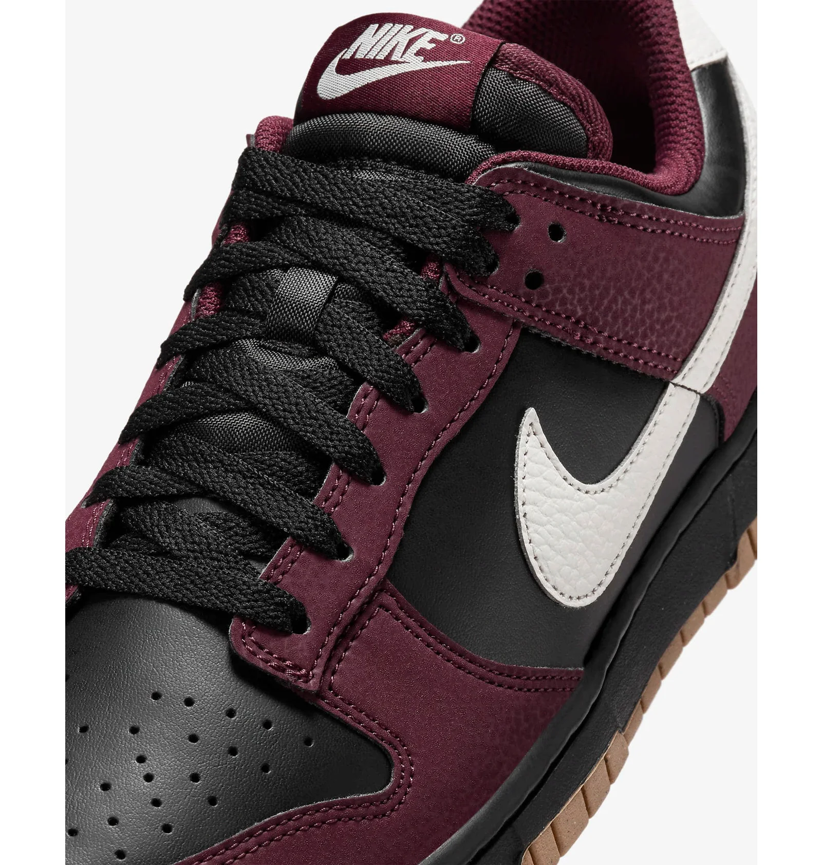 ᐉ Кросівки жіночі Nike W Dunk Low Nn Black/Bordo HM9658-600