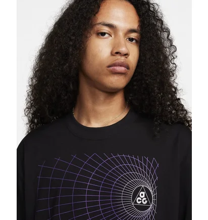 Лонгслив мужской Nike Acg Manhole Long-Sleeve T-Shirt Black FJ1133-010