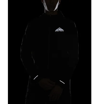 Куртка чоловіча Nike Trail Aireez Lightweight Trail Running Jacket Black DX6883-010