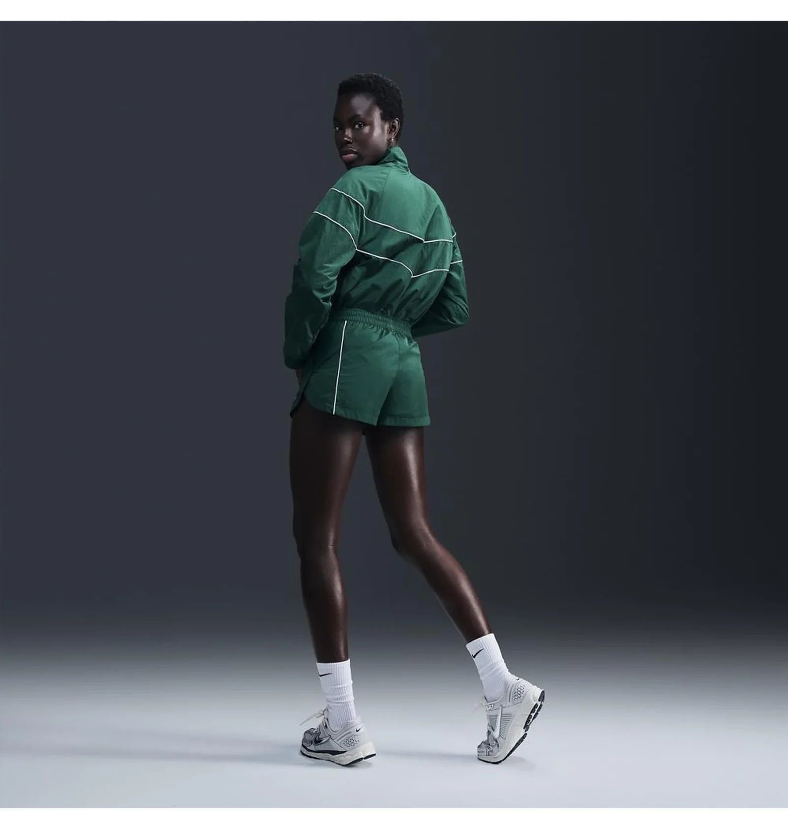 ᐉ Олимпийка женская Nike Windrunner Lockere Uv-Webjacke Green