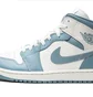Кроссовки женские Air Jordan Wmns 1 Mid White/Light Blue BQ6472-141