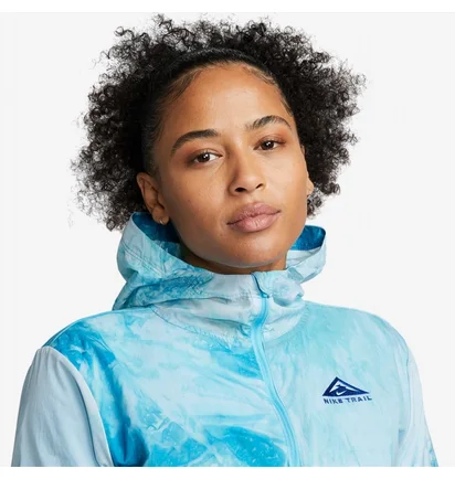 Куртка жіноча Nike Repel Trail Running Jacket Light Blue DX1041-085